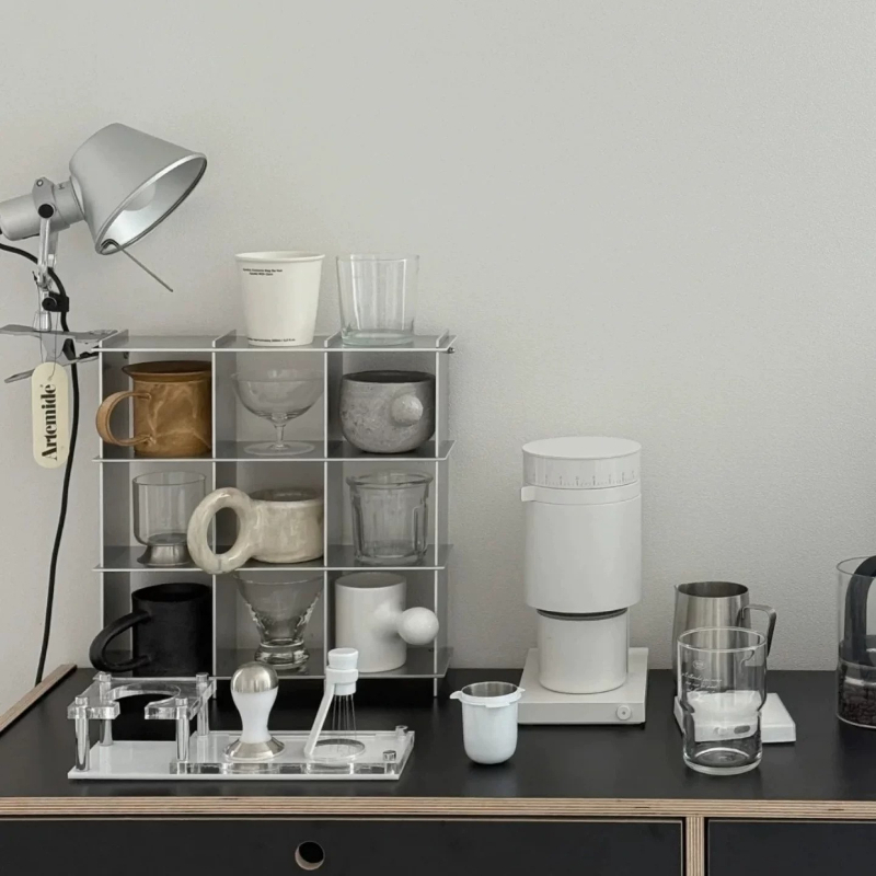Minimalistisches Aluminium-Leg – Kitchen Appliances Shelves Bewertung und Preis